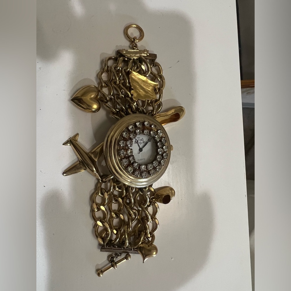 Vintage quartz Watch Japan Women Gold Tone Charms Bracelet Needs Battery
